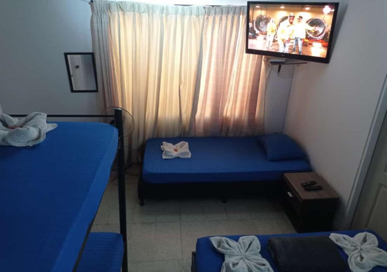 Yellow House Hostel Medellín Dış mekan fotoğraf